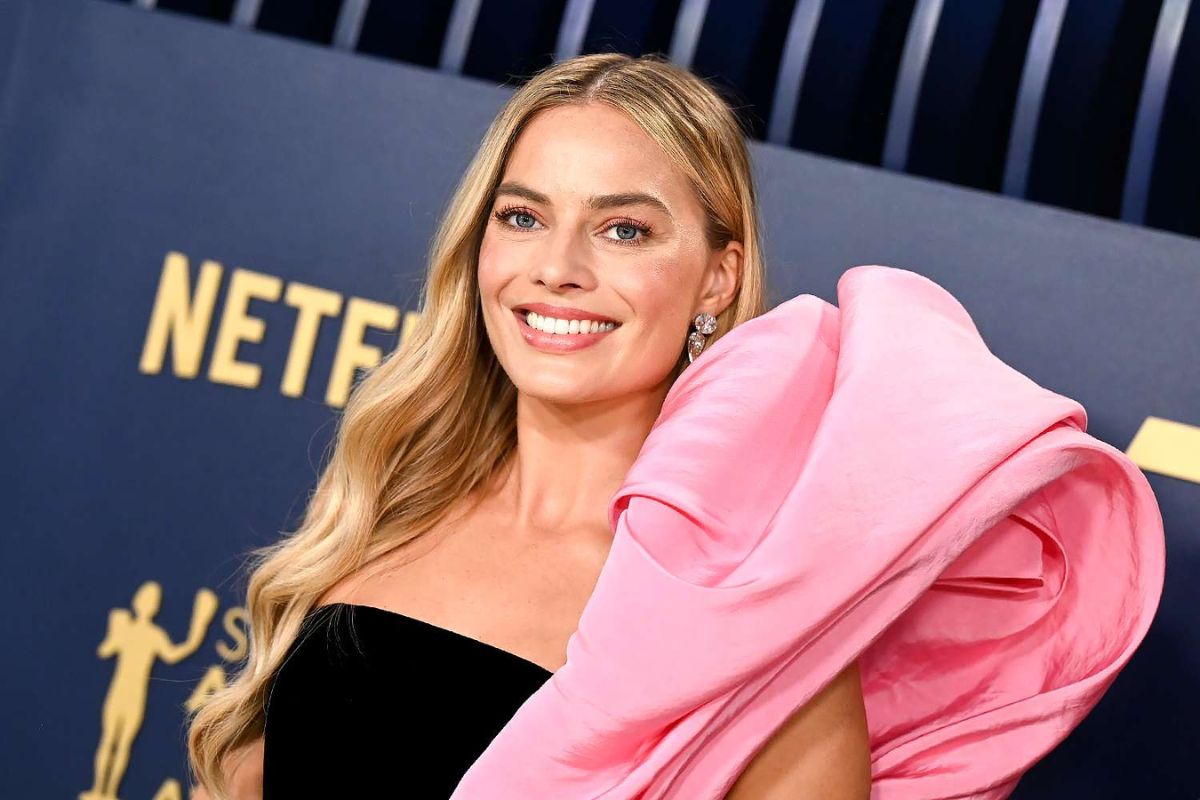 Margot Robbie's comfortable look is ideal for a day of rest
