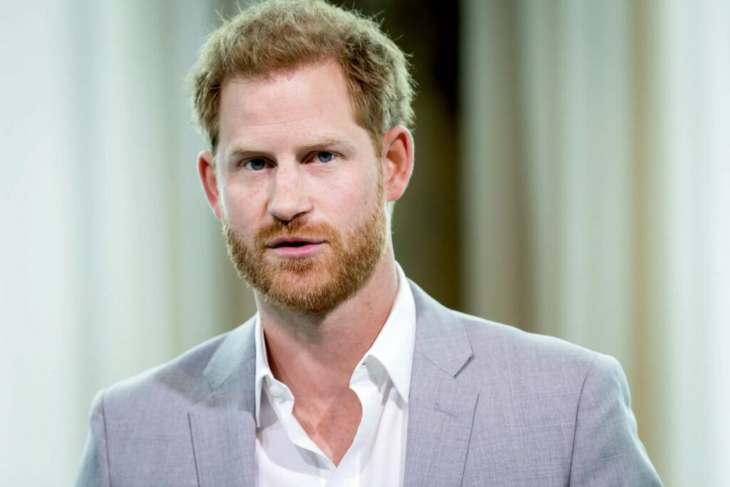 Prince Harry stuns with his looks and physique at a summit with Mindy Kaling