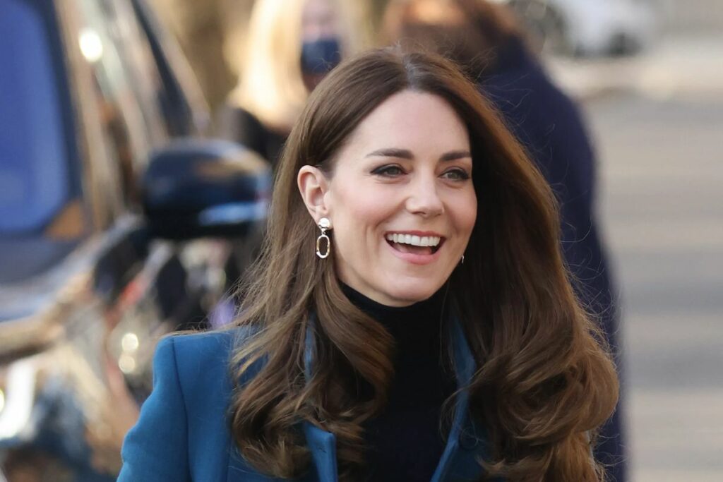 A new portrait of Kate Middleton has sparked strong criticism on social media