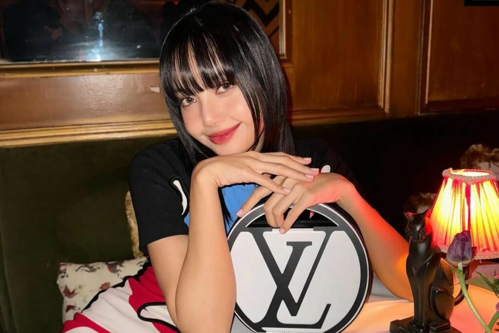 BLACKPINK's Lisa A model comments on what the idol is like behind the scenes