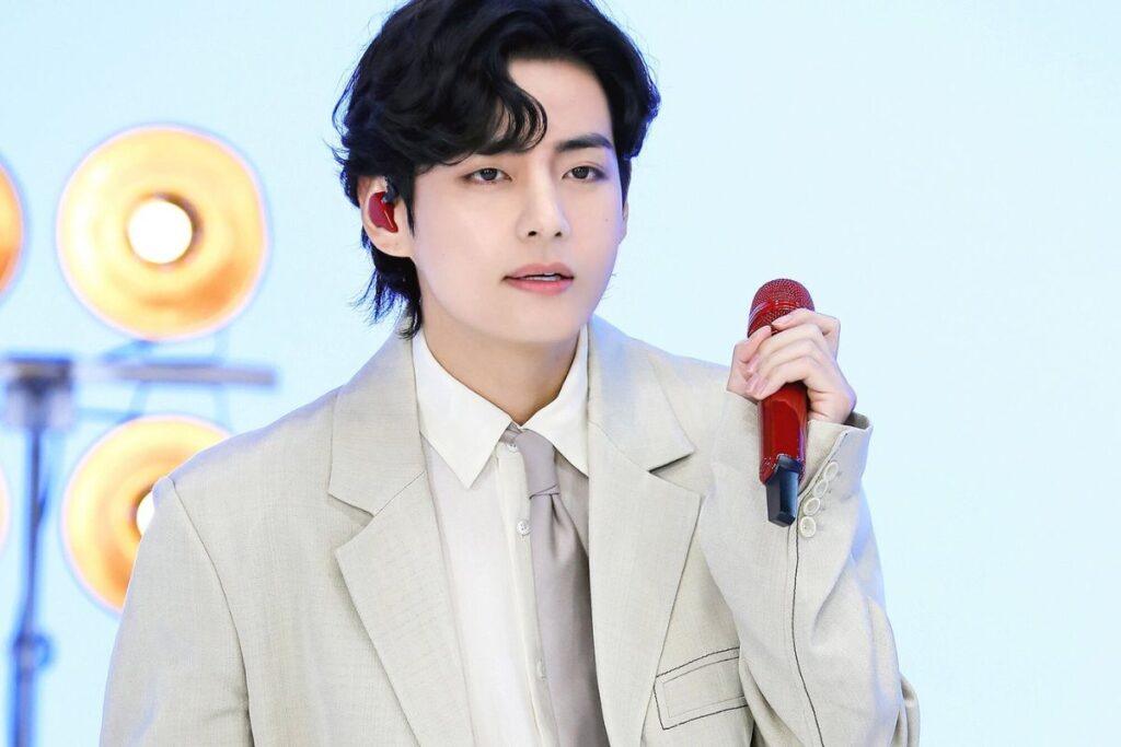 BTS' V gets the first spot on iTunes and shakes up Spotify with his song FRI(END)S