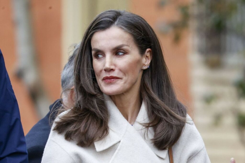Expert unveils Queen Letizia's tricks to dress elegantly