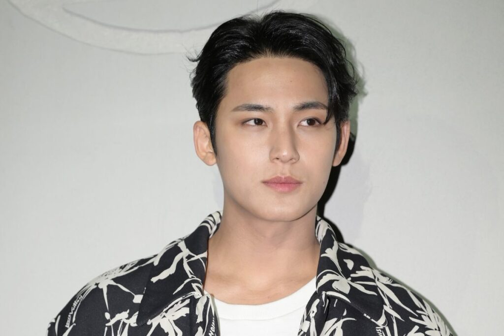 SEVENTEEN's Mingyu surprises with new steamy shirtless scene in music video