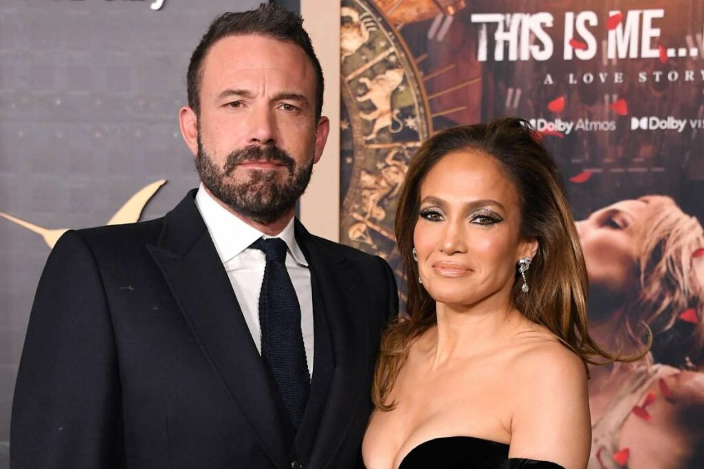 Ben Affleck ditches his wedding ring while Jennifer Lopez is on vacation away from him