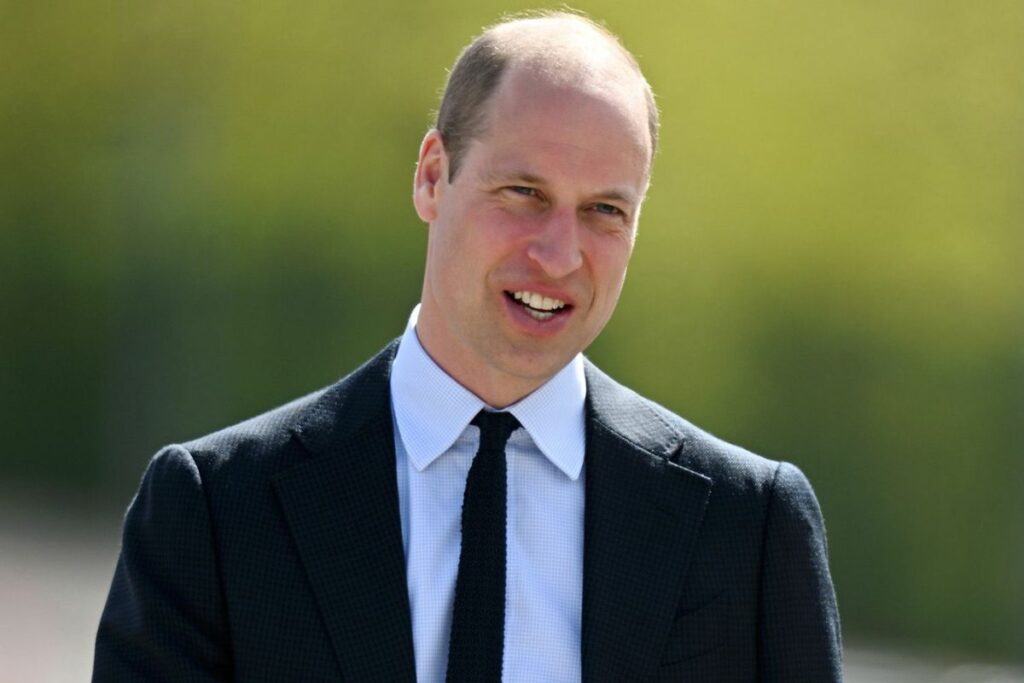 Prince William debuts a shocking scruffy beard amid his family summer vacations