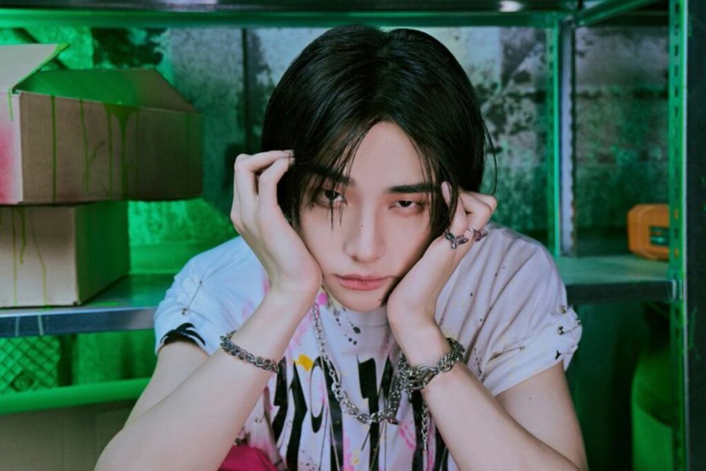 Stray Kids' Hyunjin's hot photos drive fans crazy with his extreme beauty