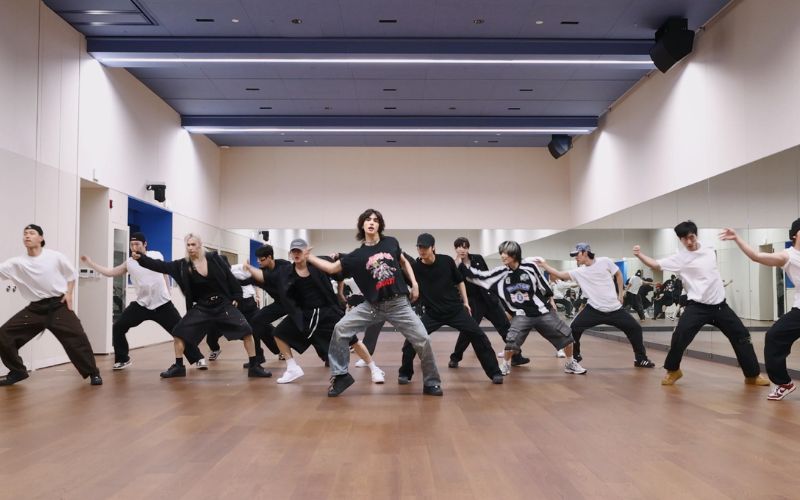Stray Kids releases the “JJAM” dance practice video