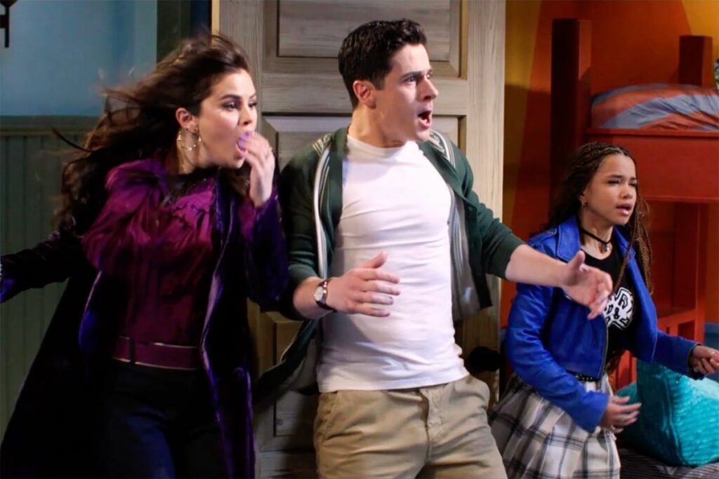 Wizards Of Waverly Place Behind The Scenes www.musicmundial.com