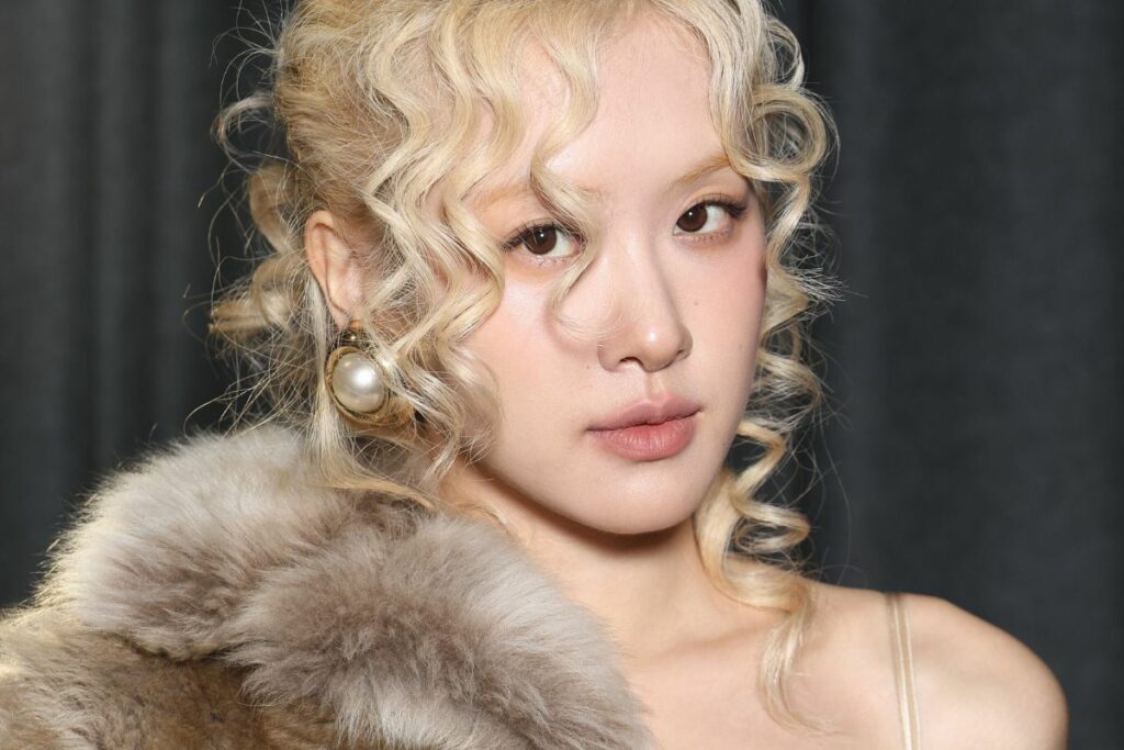 BLACKPINK’s fans are worried about Rosé’s latest Paris Fashion Week appearance