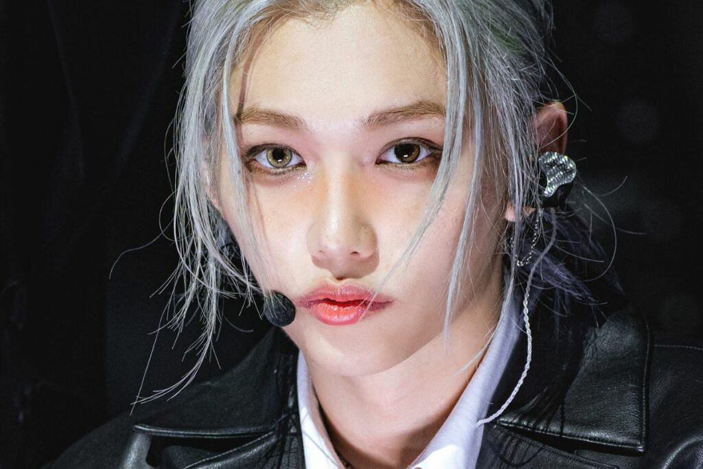 Stray Kids’ Felix gets uncomfortable after receiving a weird birthday gift