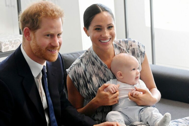 Prince Harry loves Lilibet and Archie's long thick hair that they got(00)