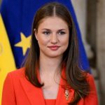 Princess Leonor suffers an awkward moment when she is ignored by guests at a royal event