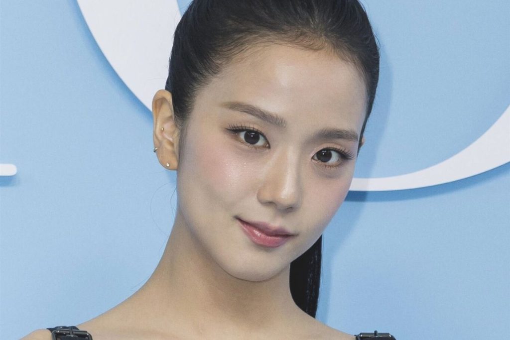 BLACKPINK's Jisoo graces the cover of “Elle Korea”