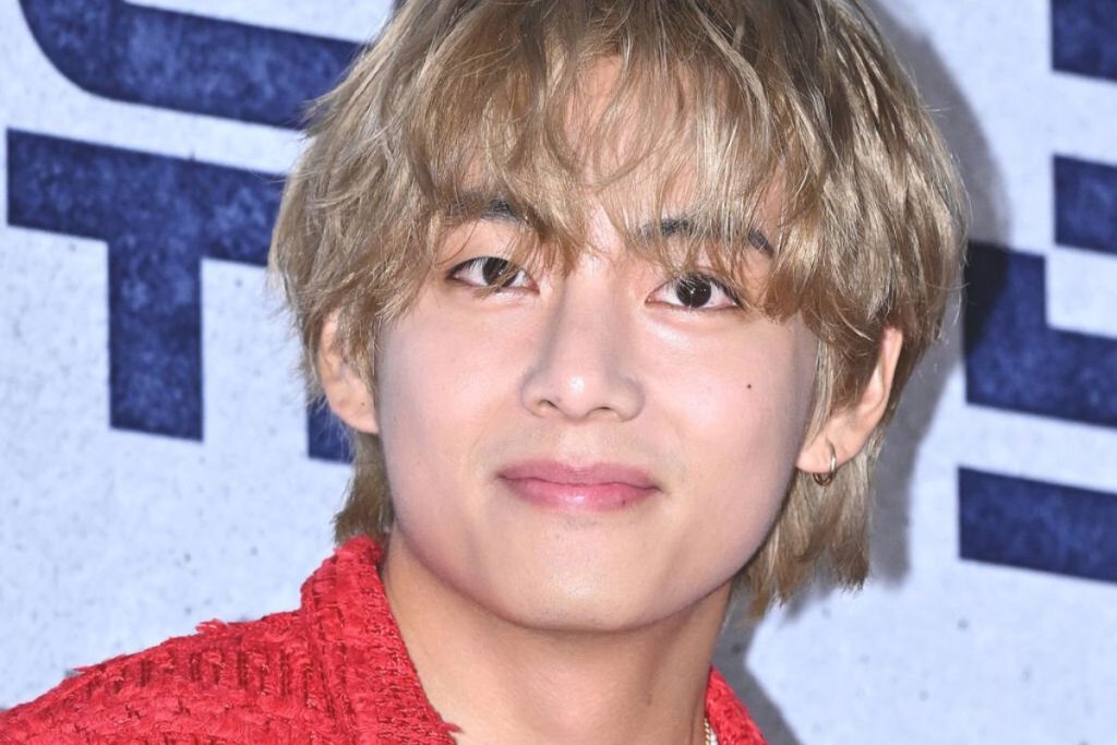 BTS' V Sweeps iTunes Charts with “Winter Ahead”