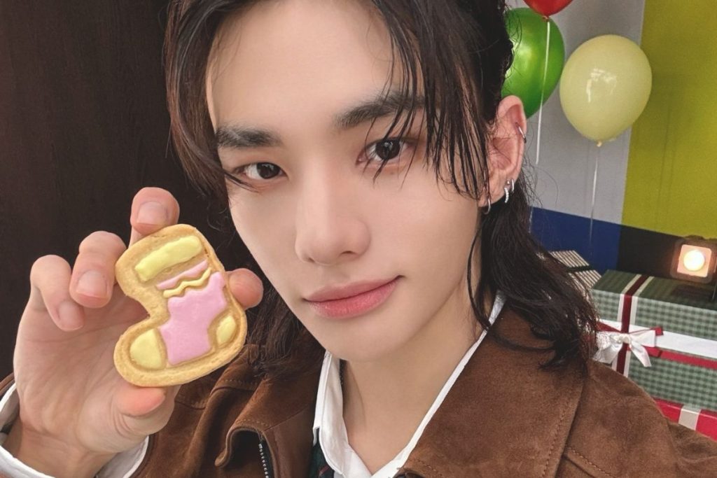 Stray Kids' Hyunjin releases the “Quill Pen” track on SKZ-RECORD Stray Kids' Hyunjin releases the “Quill Pen” track on SKZ-RECORD
