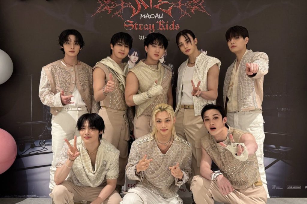 Stray Kids unveils second teaser for “Walkin’ on Water”