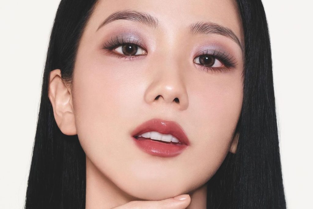 BLACKPINK’s Jisoo looks fierce in the new poster for “Newtopia”