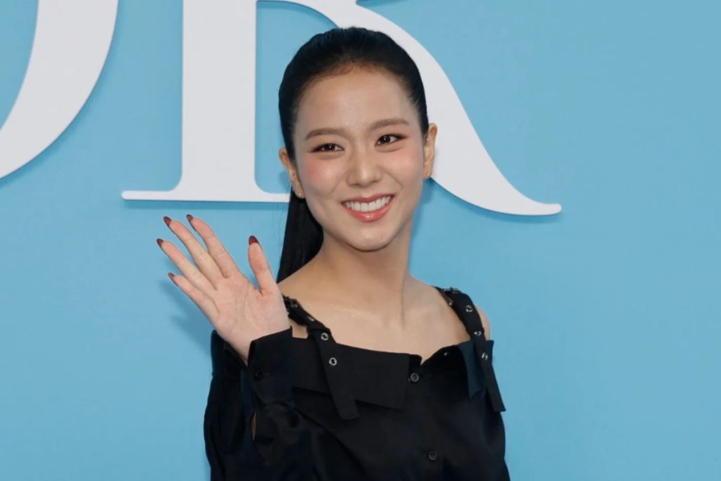 BLACKPINK's Jisoo slays with AMORTAGE teaser