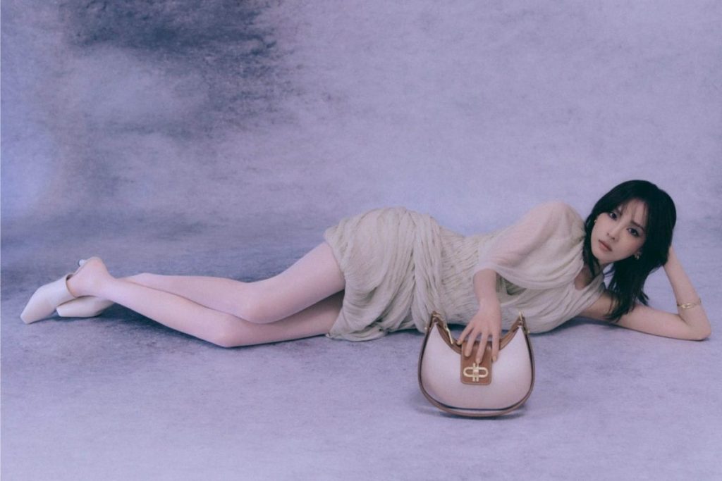 2NE1’s Dara sparks controversy with confessions of dating a teenager