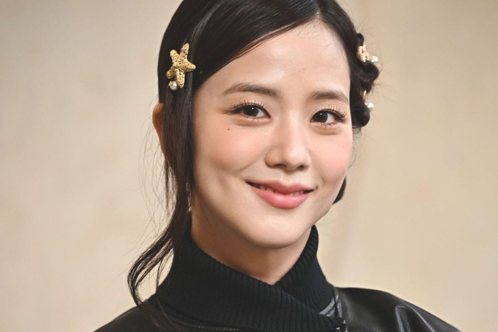 BLACKPINK’s Jisoo hosts a special fan meet-up event for “AMORTAGE”