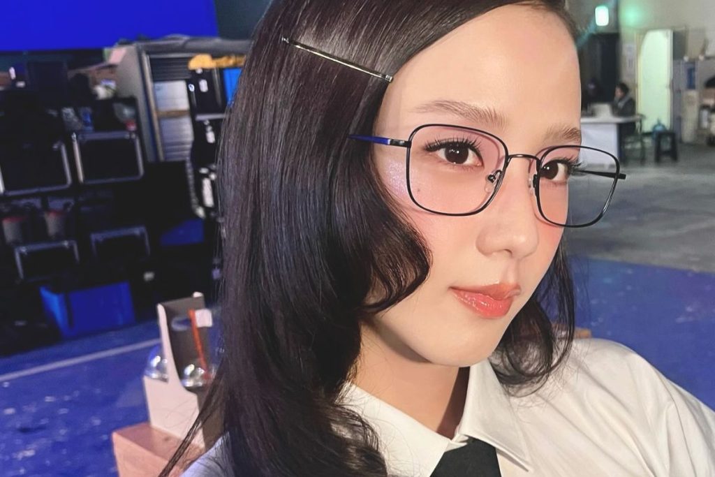 BLACKPINK's Jisoo makes waves with “AMORTAGE” first-week sales in South Korea