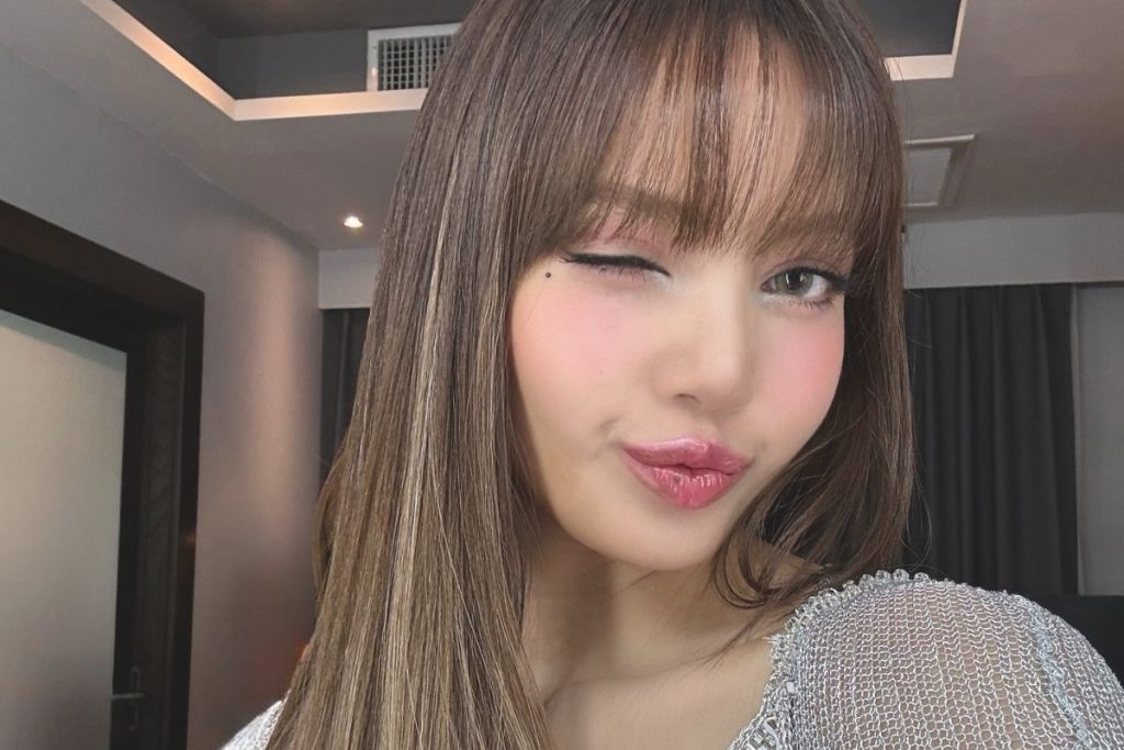 BLACKPINK’s Lisa reveals the “Alter Ego” tracklist