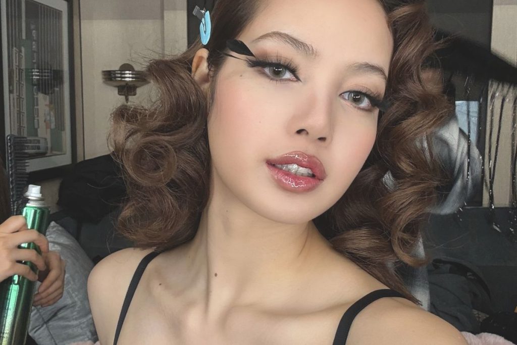 BLACKPINK’s Lisa shows off her two new luxury cars