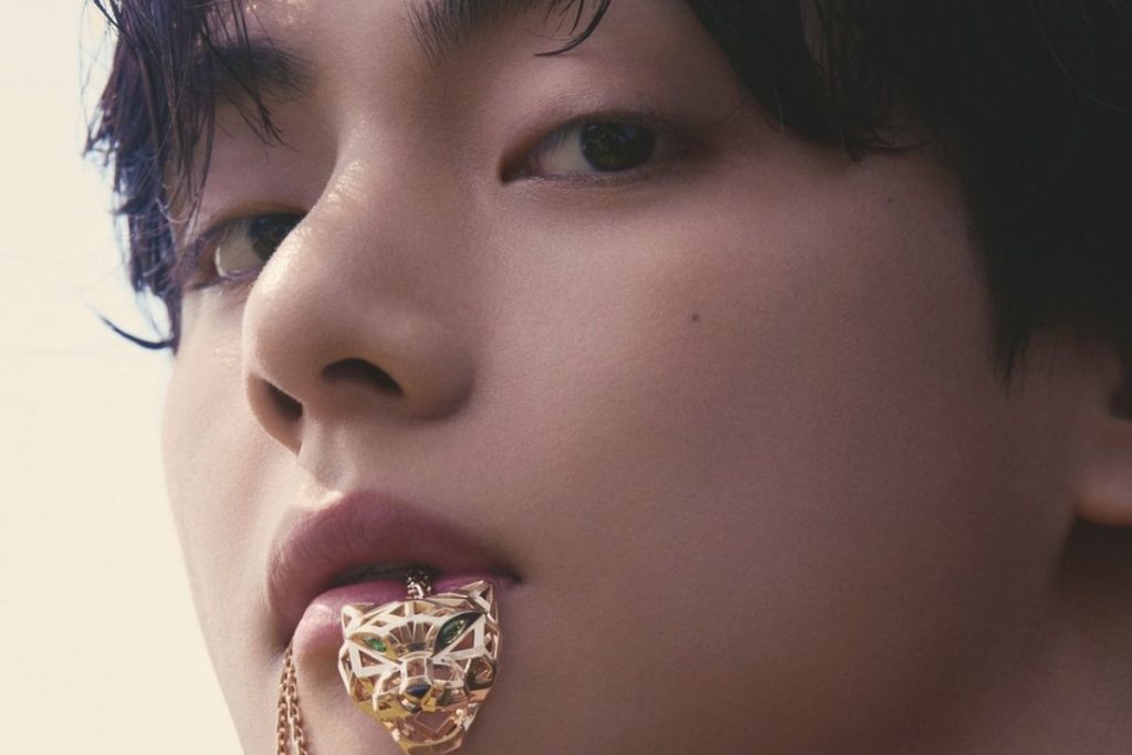 BTS’ V delights fans with the release of his “Rêvé” photo book