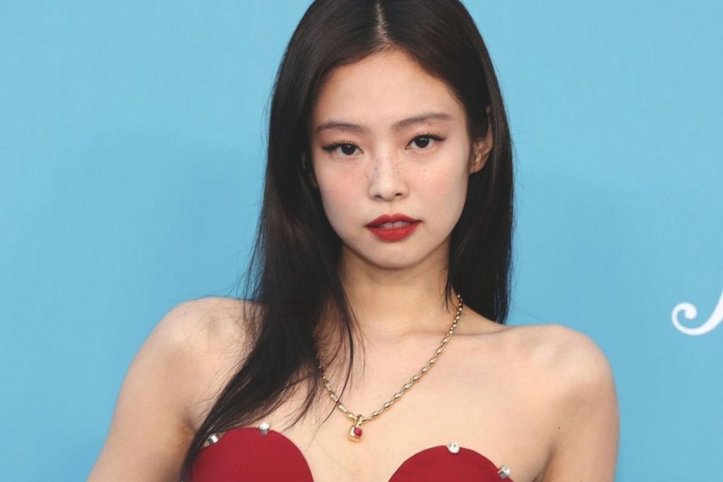 BLACKPINK’s Jennie becomes the recipient of the “Global Force Award” at Billboard Women in Music 2025
