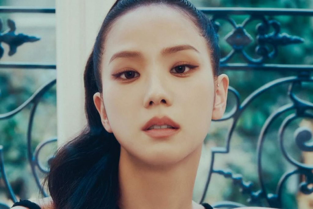 BLACKPINK's Jisoo looks astonishing in a new Vogue Korea pictorial