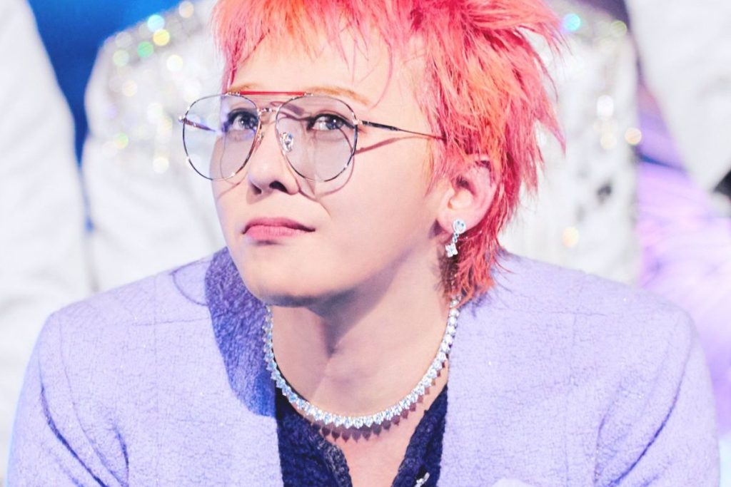 G-Dragon dominates South Korean music programs with “TOO BAD”