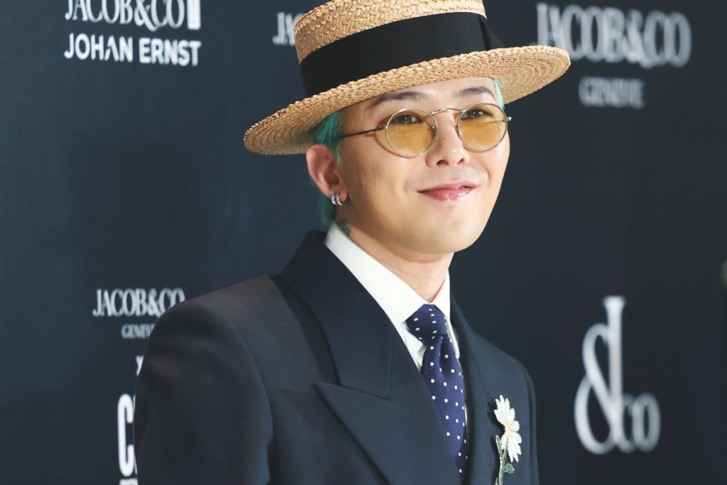 G-Dragon earns the No.1 spot on Music Core with “TOO BAD”