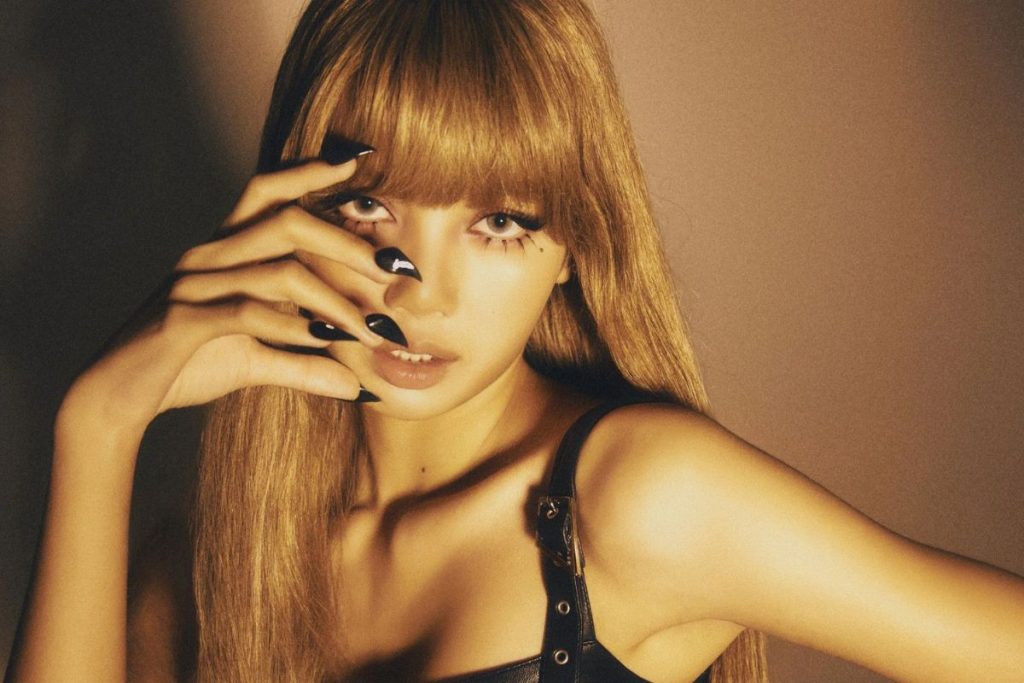 BLACKPINK’s Lisa Coachella 2025 debut Rosé and the White Lotus cast were cheering on her