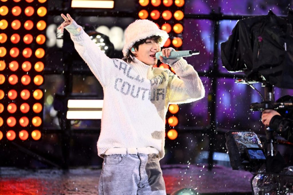 BTS’ J-Hope gets fans a surprise with an Im Siwan cameo in the Philippines