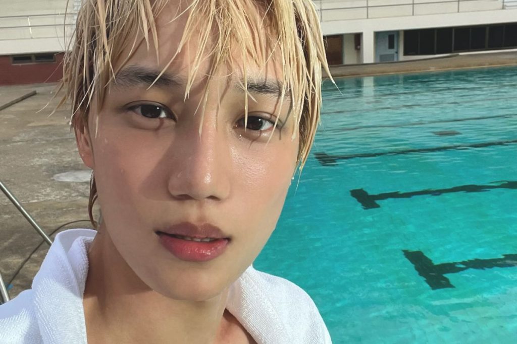 EXO’s Kai jokes about his oversized baggy pants