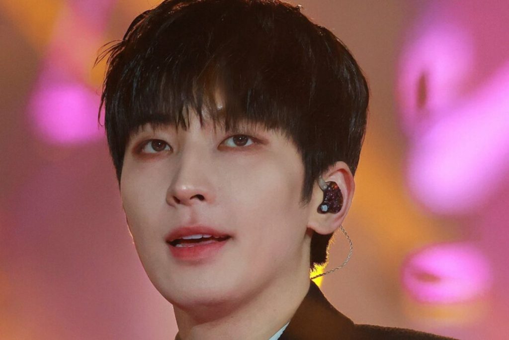 SEVENTEEN’s Wonwoo spotted at his basic military training completion ceremony