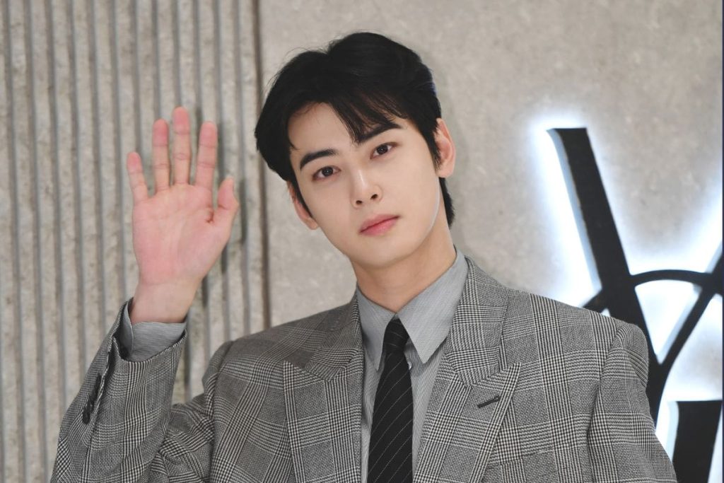 Cha Eunwoo is reportedly set to enlist in the military in 2025