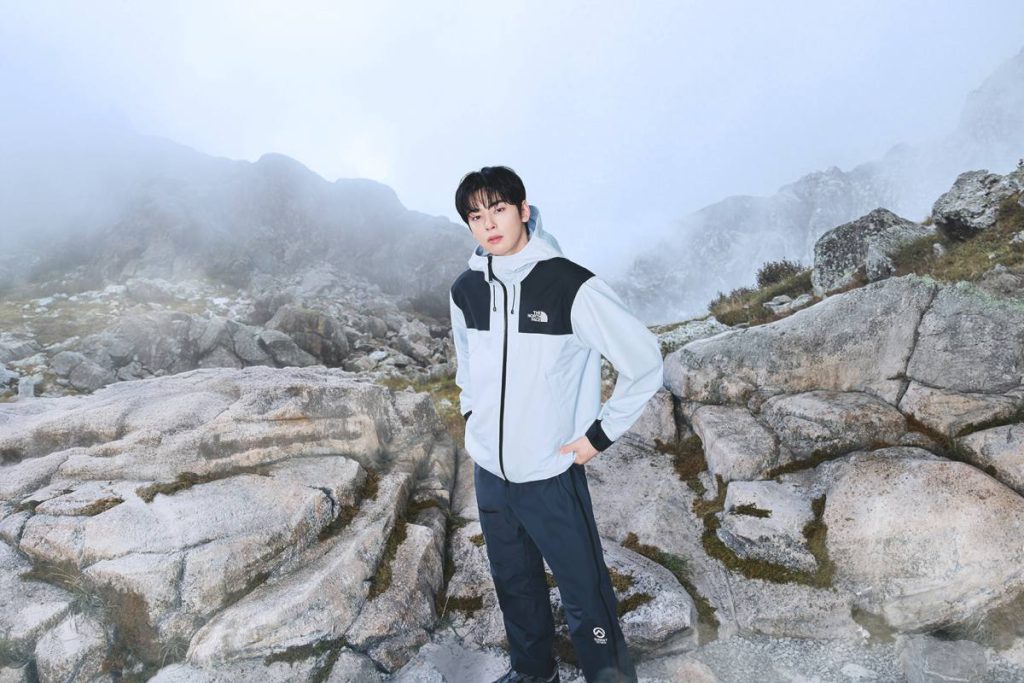 Cha Eunwoo runs a marathon and melts the hearts of fans along the way