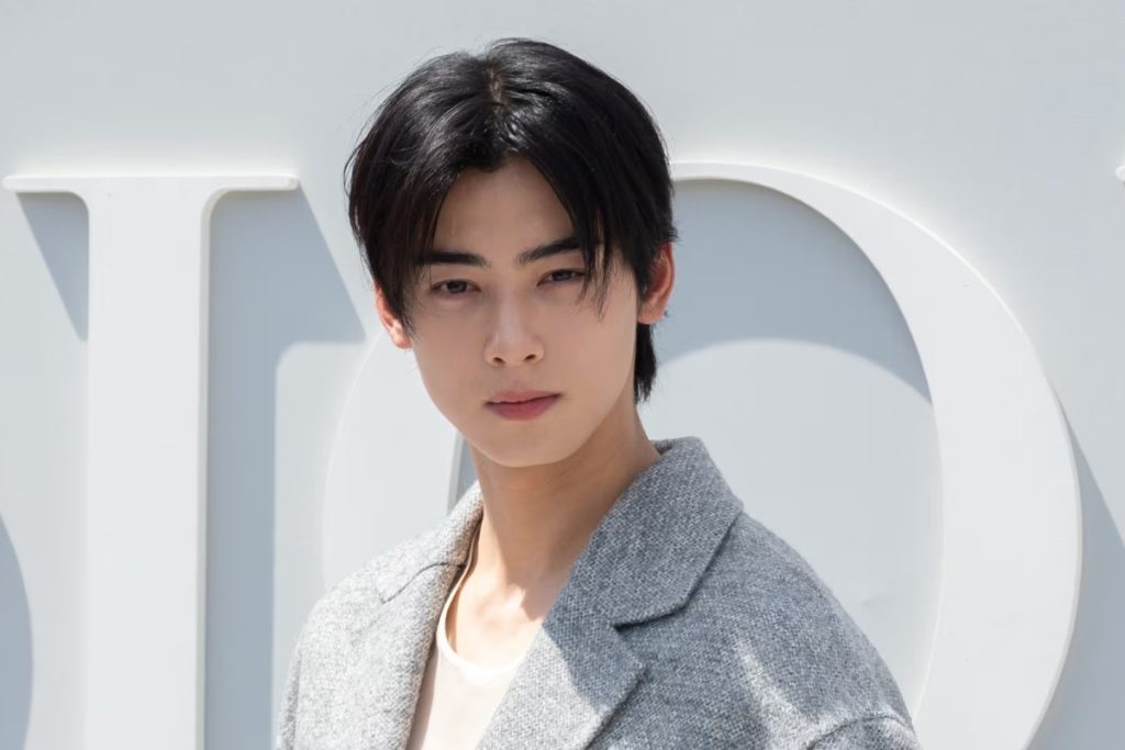 Cha Eunwoo sends love and coffee to fellow actors before his enlistment plans