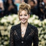 Lisa 2025 Met Gala drama The BLACKPINK star eats hot dogs, not hate