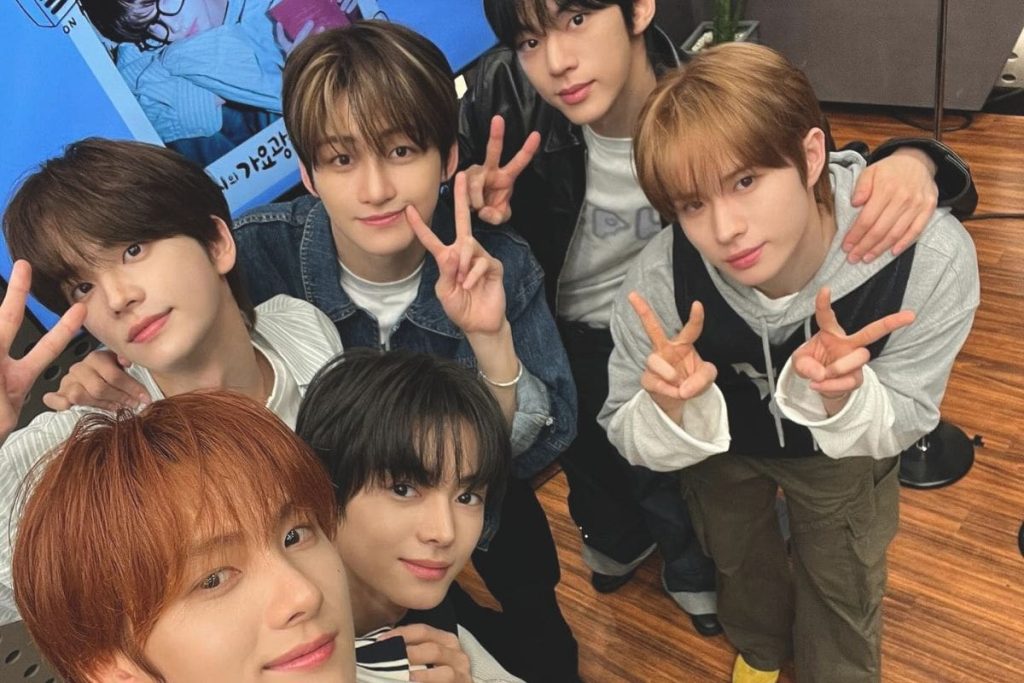 TWS takes home a new award with “Countdown!” on Music Bank