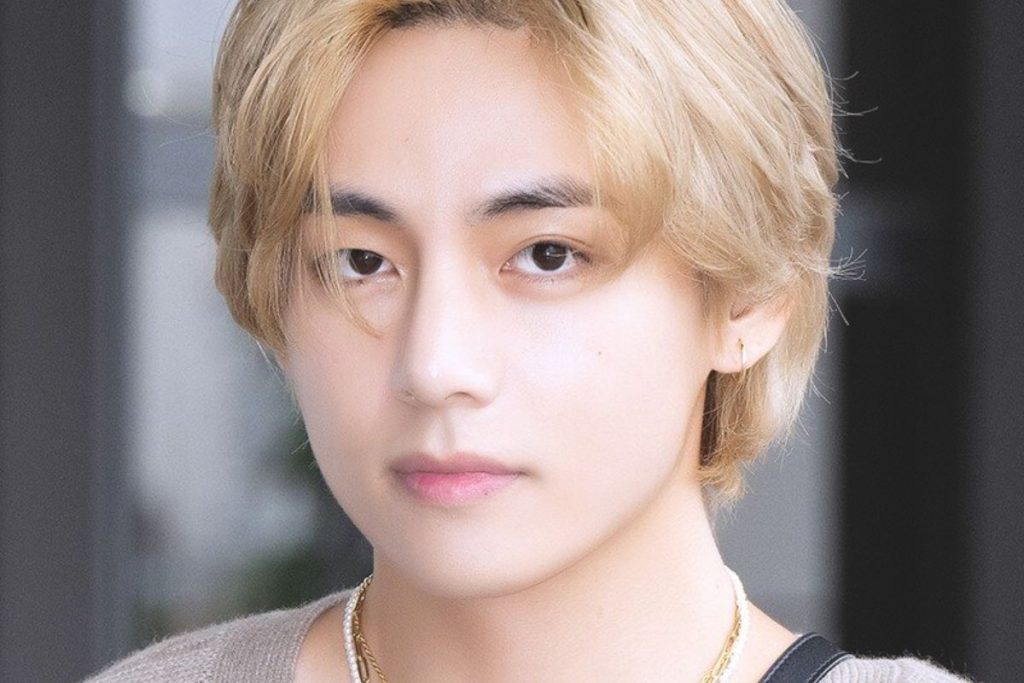 BTS’ V shows off his amazing dancing skills in a military uniform