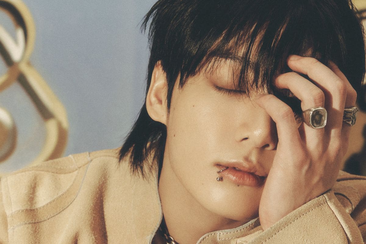 Jungkook is now the idol with most songs surpassing 500 million streams 