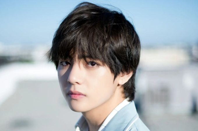 BTS’ V shows what’s in his bag for W Korea