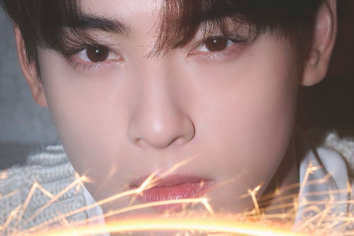 Cha Eunwoo looks amazing on the first military update