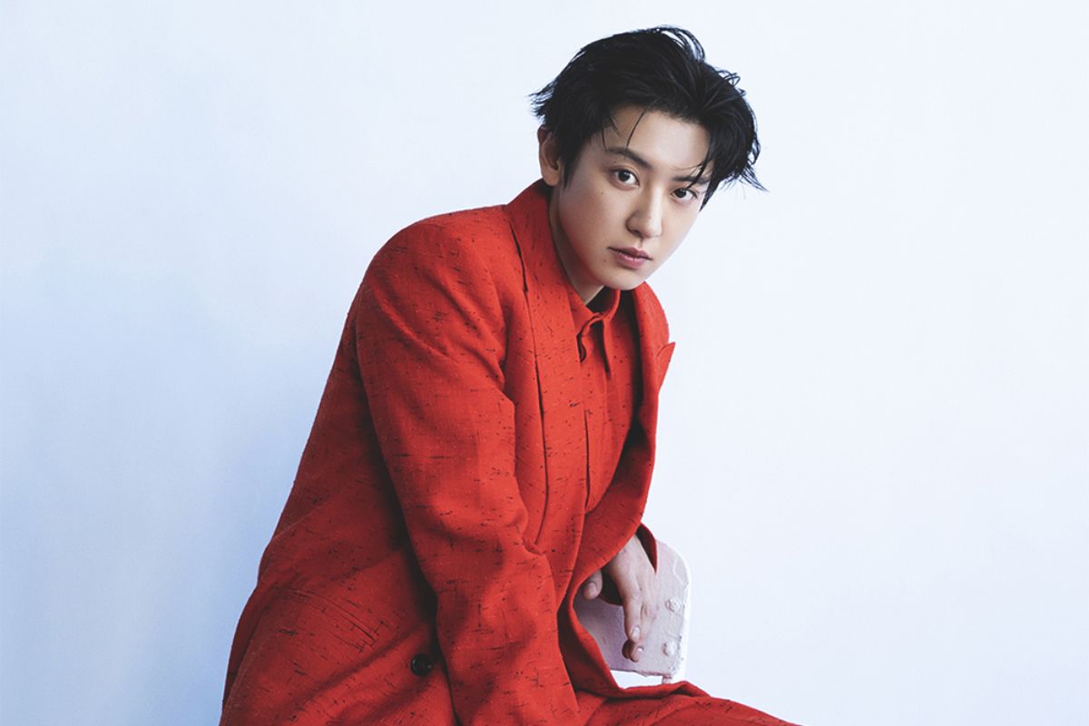 EXO’s Chanyeol channels masculine charm in new “Upside Down” concept photos