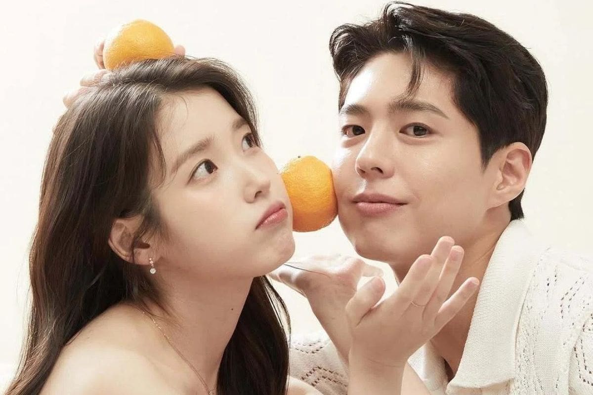 The two stars as part of the hosts of the 2025 AAA