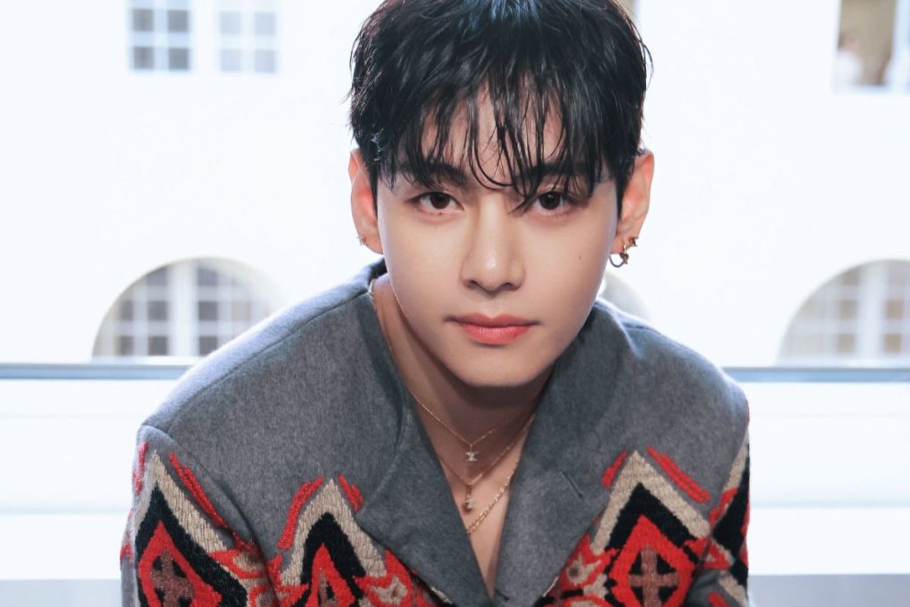 BTS' V is looking for other artists to go on live together