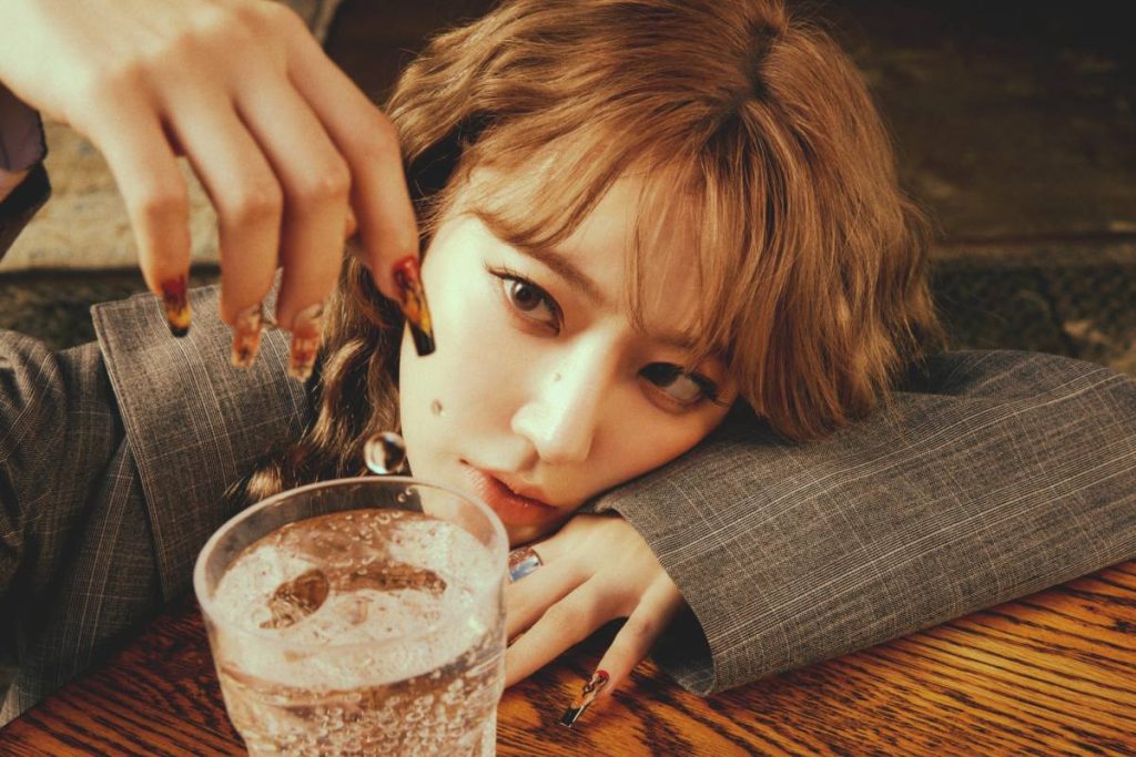 LE SSERAFIM's Sakura has a heartfelt moment showing her support to a LGBTQ+ fan