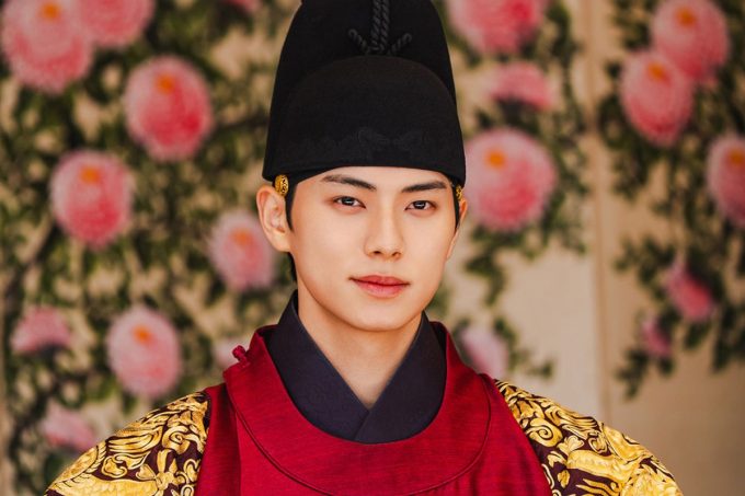 Lee Chae Min from 'Bon Appétit, Your Majesty' talks about his girlfriend in a new interview